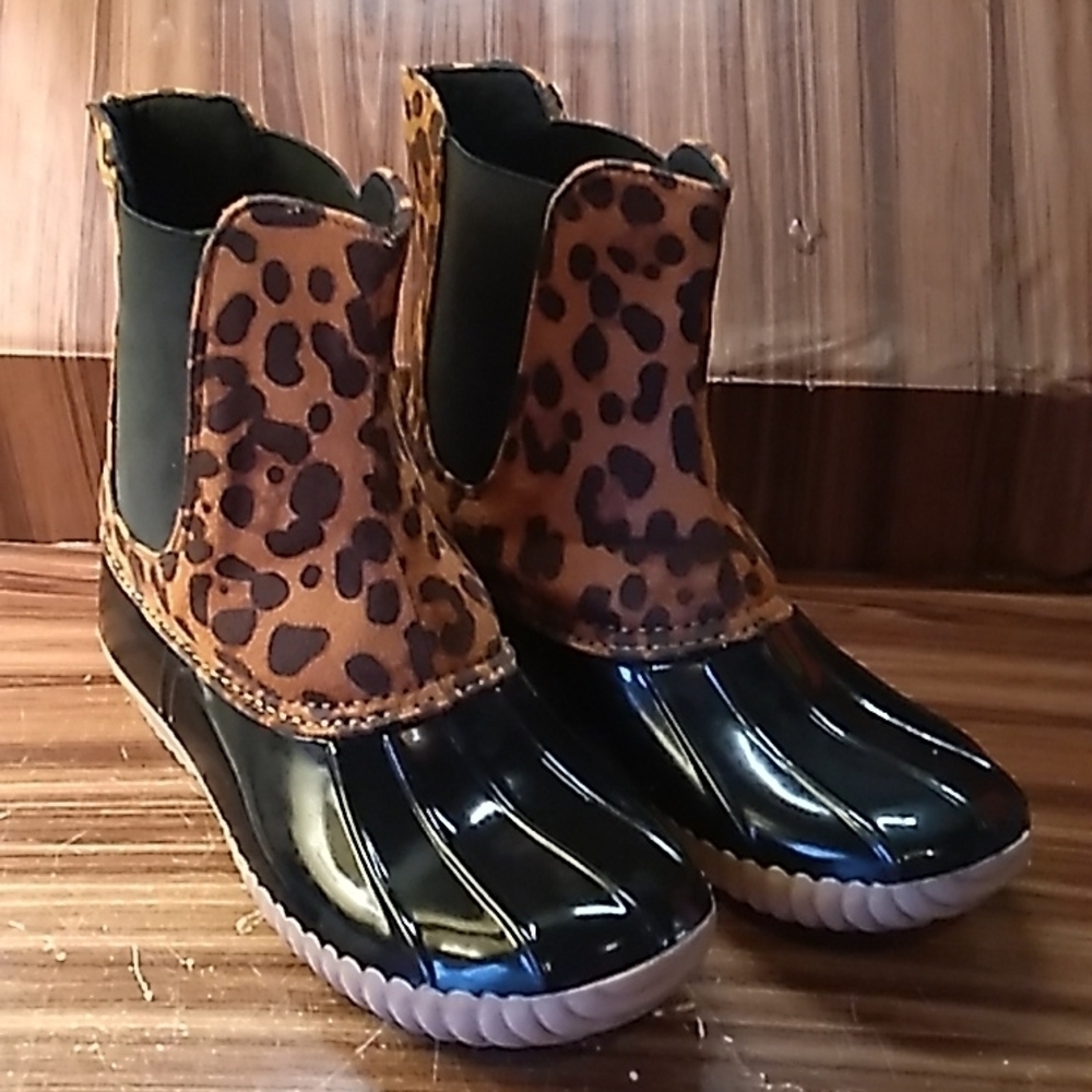 Suyu leopard 🐆  print rubber duck boots 9